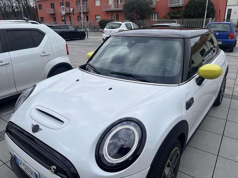 Usata Mini Cooper SE 75 kW (102 CV) 2023 Bianco Utilitaria