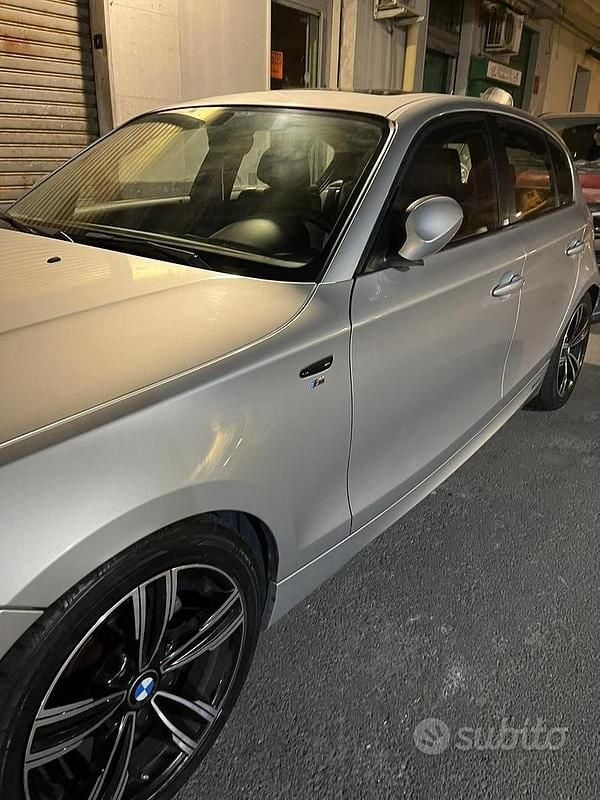 Begagnad BMW 2000 2005 Grå Sedan