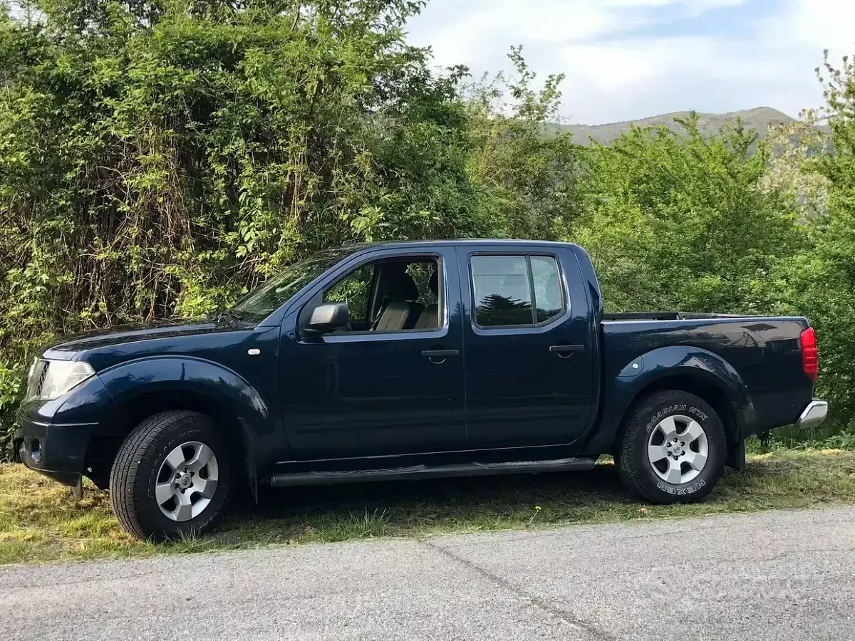 Usata Nissan Navara 171 CV (125 kW) 2006 Bluazzurro Pick-up