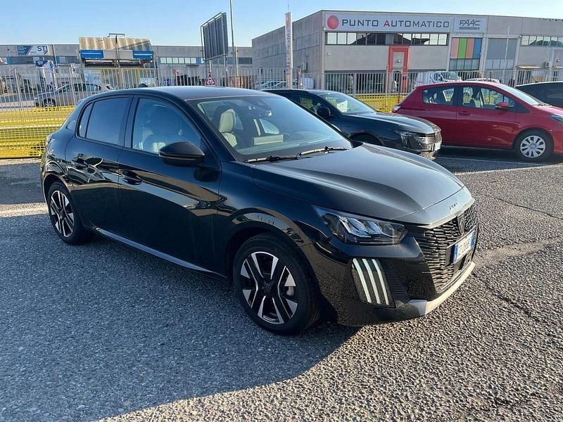 Usata Peugeot 208 Allure 101 CV (74 kW) 2025 Nero Utilitaria