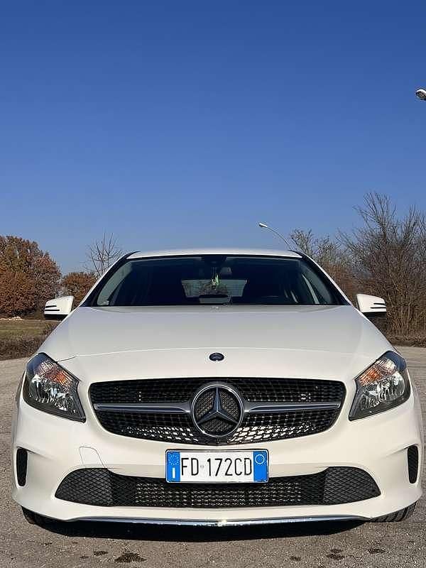 Usata Mercedes A180 109 CV (80 kW) 2015 Berlina