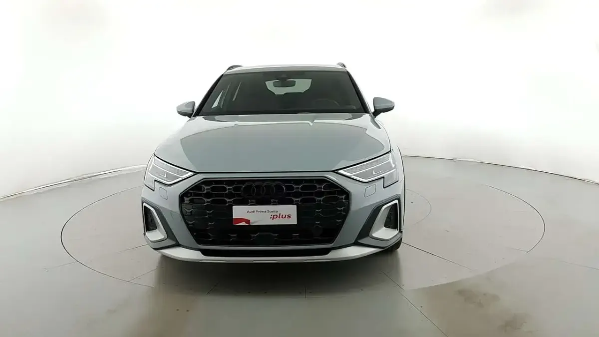 Usata Audi A3 Comfort 204 CV (150 kW) 2025 Grigio freccia perlato Berlina