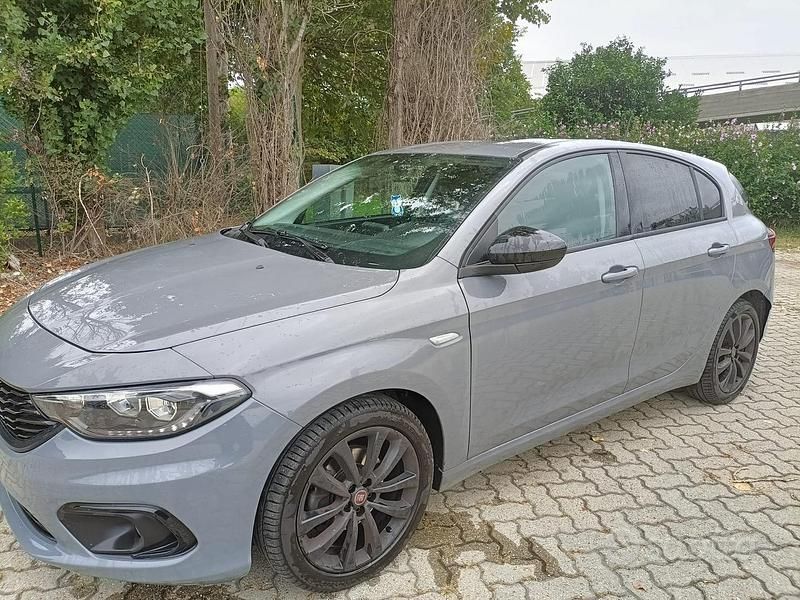 Usata Fiat Tipo S 120 CV (88 kW) 2018 Grigio Berlina