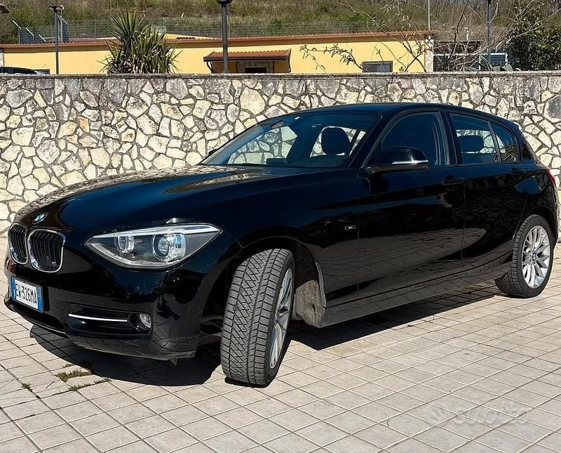 Begagnad BMW 118 Sport Line 143 HK (105 kW) 2014 Svart Halvkombi
