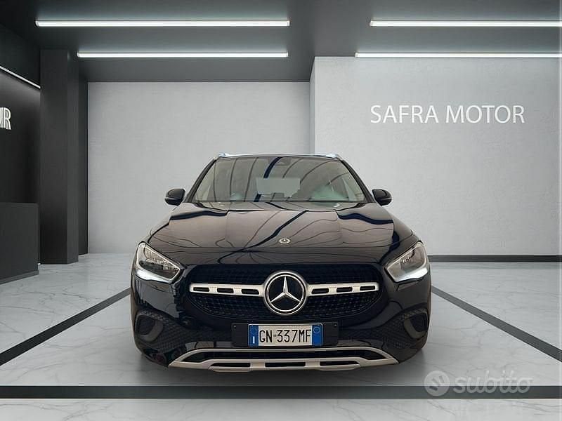 Begagnad Mercedes GLA200 Executive 150 HK (110 kW) 2023 Svart SUV