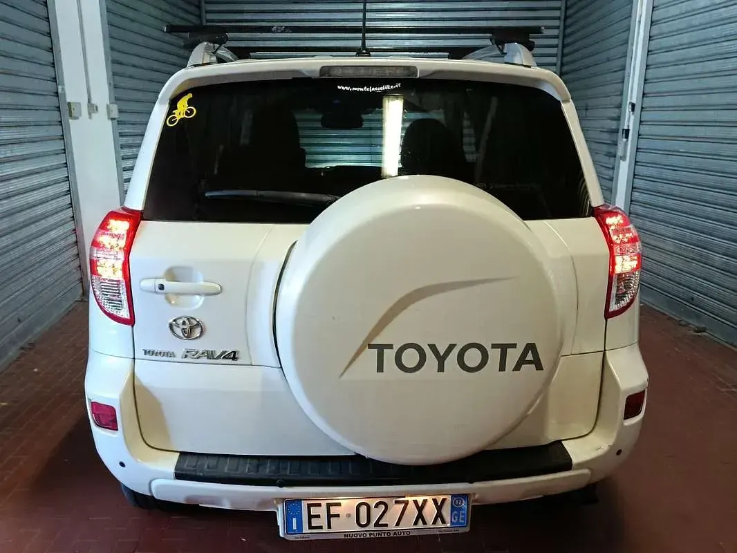 Usata Toyota RAV4 150 CV (110 kW) 2011 Bianco SUV