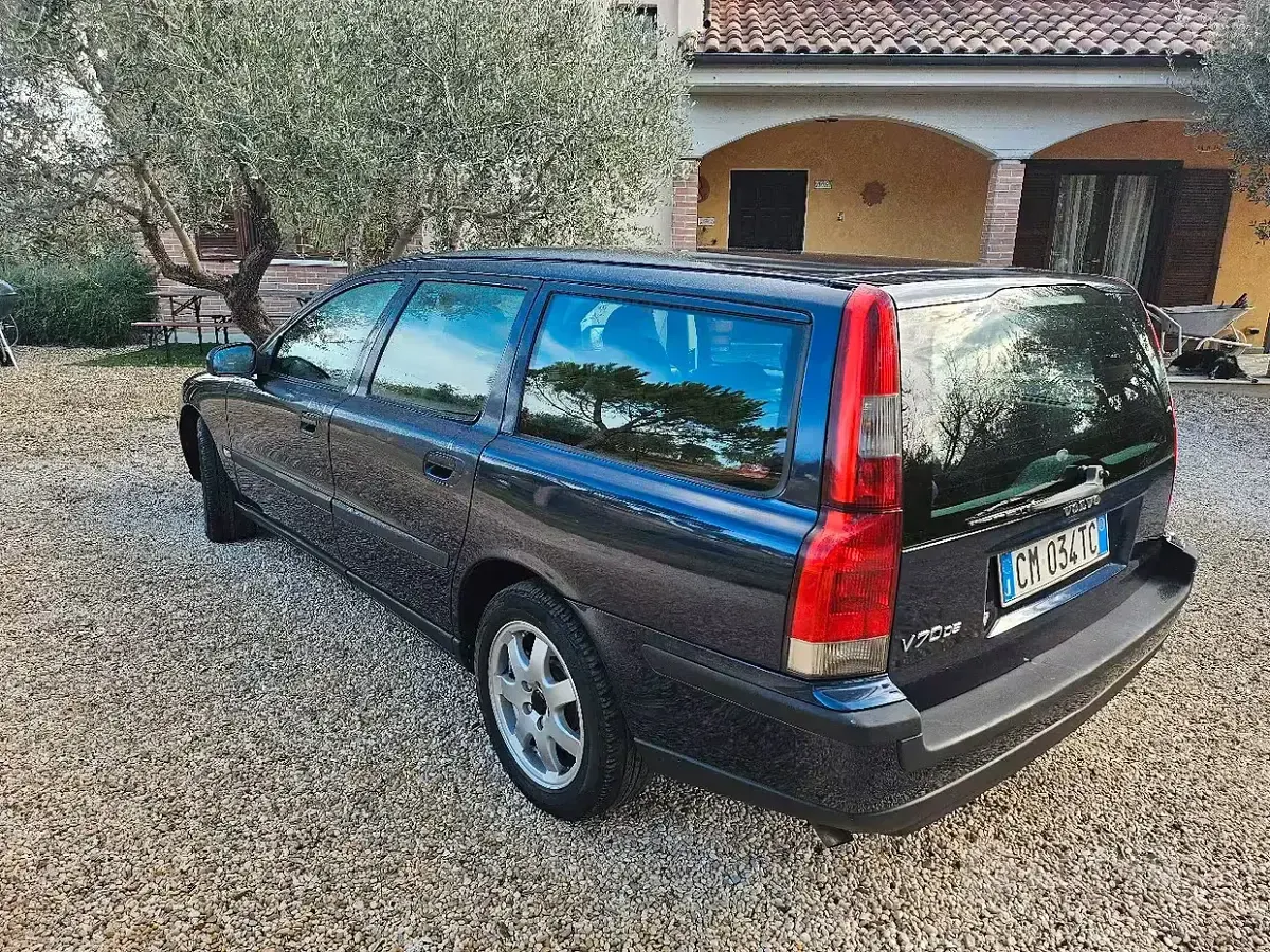 Usata Volvo V70 163 CV (119 kW) 2004 Bluazzurro Station wagon