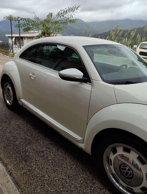 Usata VW Beetle 105 CV (77 kW) 2012 Bianco Utilitaria