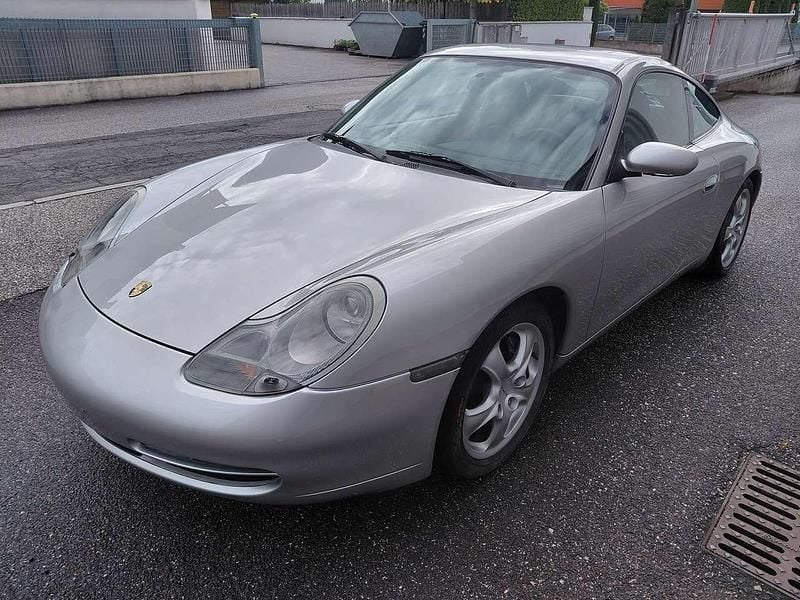 Usata Porsche 911 Carrera 4 300 CV (220 kW) 2000 Argento Coupé