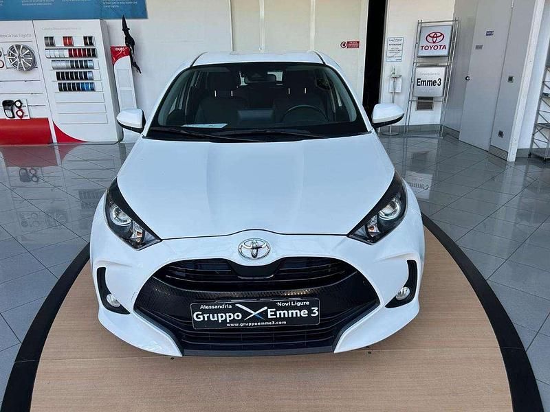 Bianco Usata 2023 Toyota Yaris Active Tre volumi | 13.350 € (Buon prezzo) - Immagine 1/4