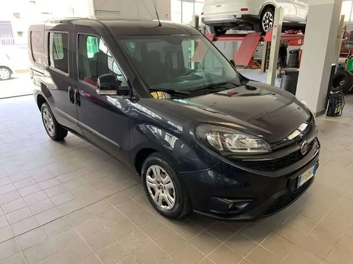 Usata Fiat Doblò 105 CV (77 kW) 2018 Grigio Monovolume