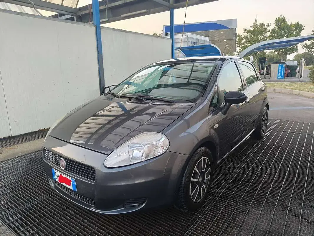 Usata Fiat Grande Punto S 75 CV (55 kW) 2011 Nero Utilitaria