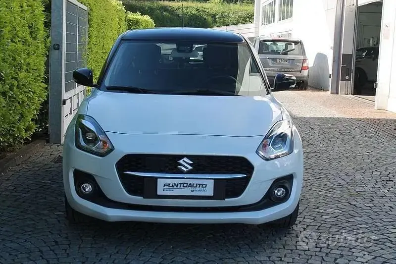 Usata Suzuki Swift 83 CV (61 kW) 2021 Bianco Utilitaria