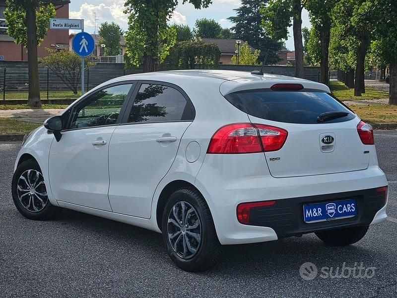 Usata Kia Rio Active 75 CV (55 kW) 2016 Bianco Berlina