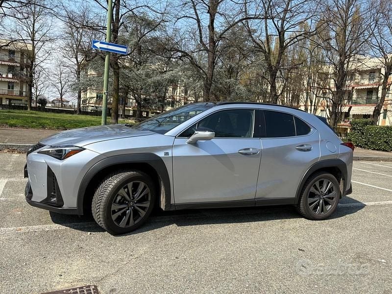 Usata Lexus UX 2023 Grigio SUV