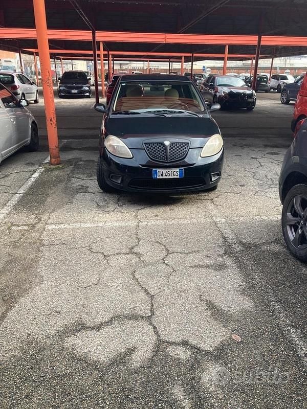 Usata Lancia Ypsilon 80 CV (58 kW) 2005 Nero Utilitaria