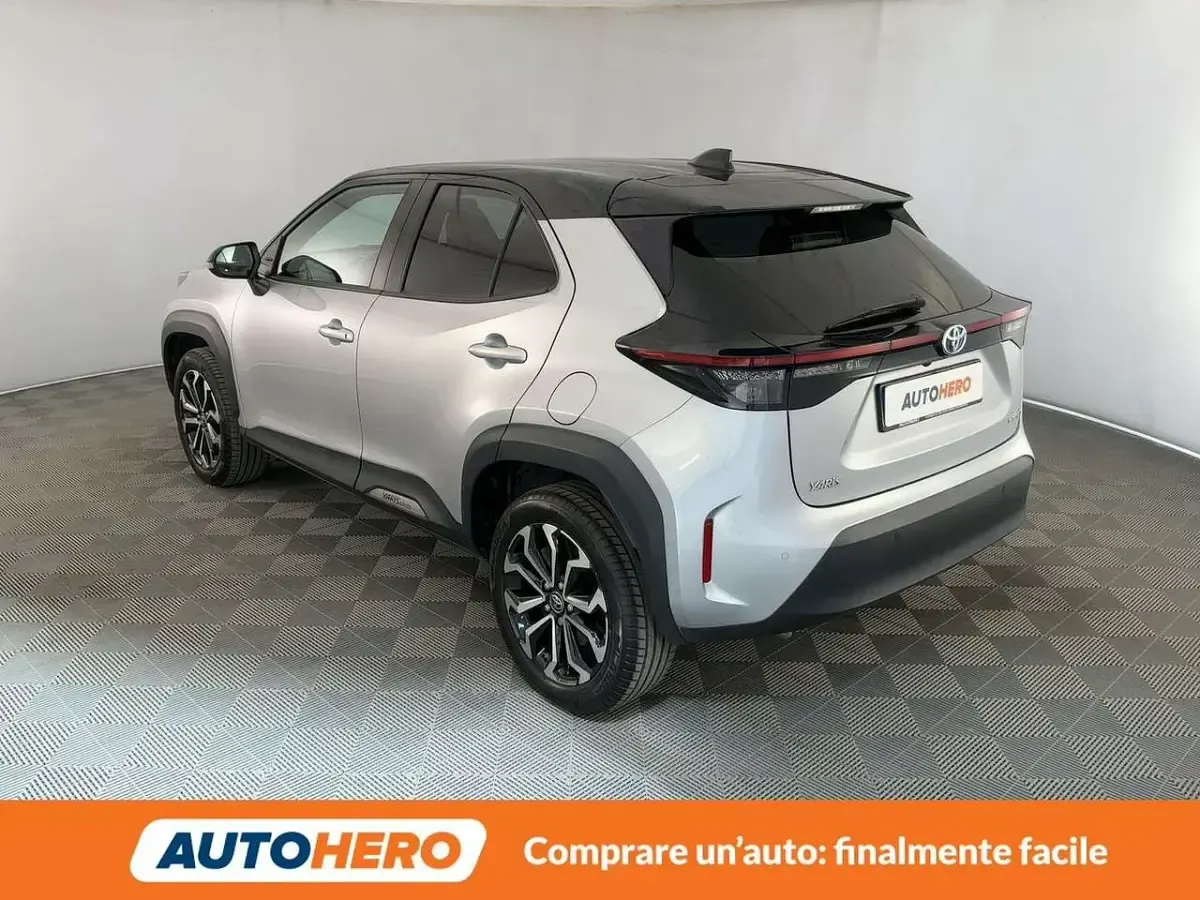 Usata Toyota Yaris Hybrid Trend 116 CV (85 kW) 2022 Grigio SUV