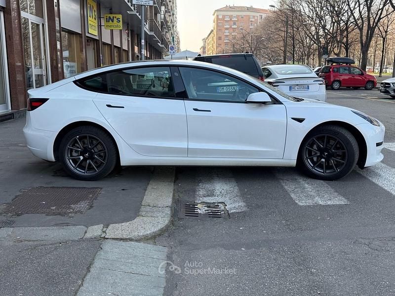 Usata Tesla Model 3 Standard Range Plus 88 kW (120 CV) 2023 Bianco Berlina