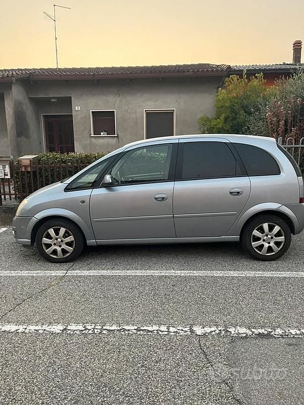 Usata Opel Meriva 75 CV (55 kW) 2006 Monovolume