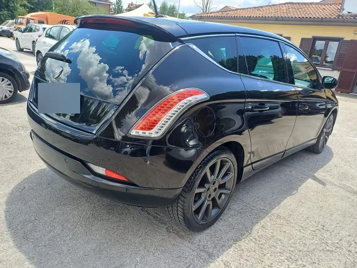 Usata Lancia Delta 120 CV (88 kW) 2013 Nero Utilitaria