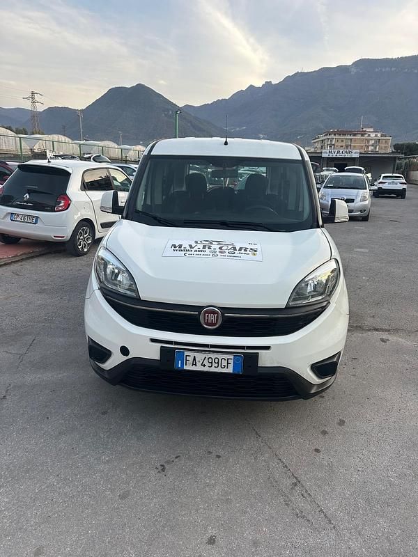 Bianco Usata 2015 Fiat Doblò Monovolume | 4999 € (Buon prezzo) - Immagine 1/4