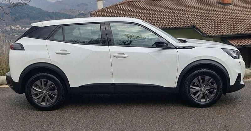 Usata Peugeot 2008 Active 102 CV (75 kW) 2022 Bianco SUV