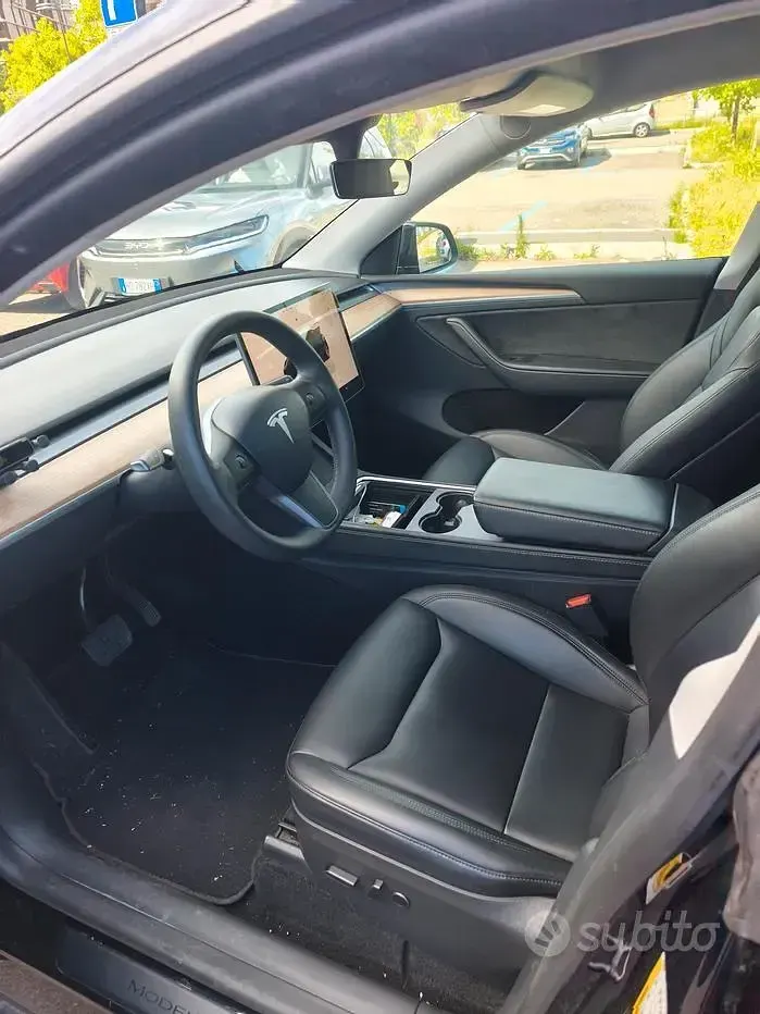 Usata Tesla Model Y 189 kW (258 CV) 2023 Nero SUV