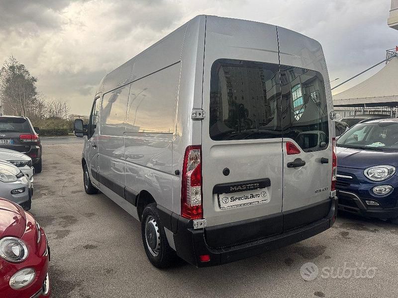 Usata Renault Master 150 CV (110 kW) 2014 Grigio Furgone