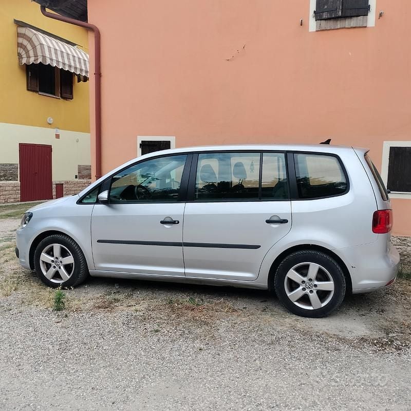 Usata VW Touran 105 CV (77 kW) 2013 Grigio Monovolume