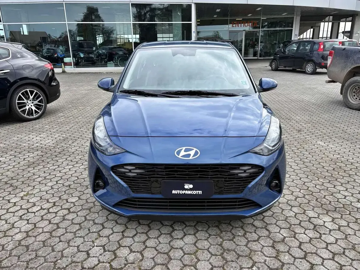 Nuova Hyundai i10 63 CV (46 kW) 2026 Vibrant blue pearl met. Utilitaria