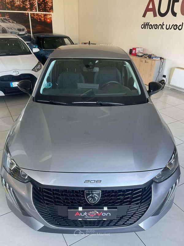 Usata Peugeot 208 Allure 101 CV (74 kW) 2024 Grigio medio met Utilitaria