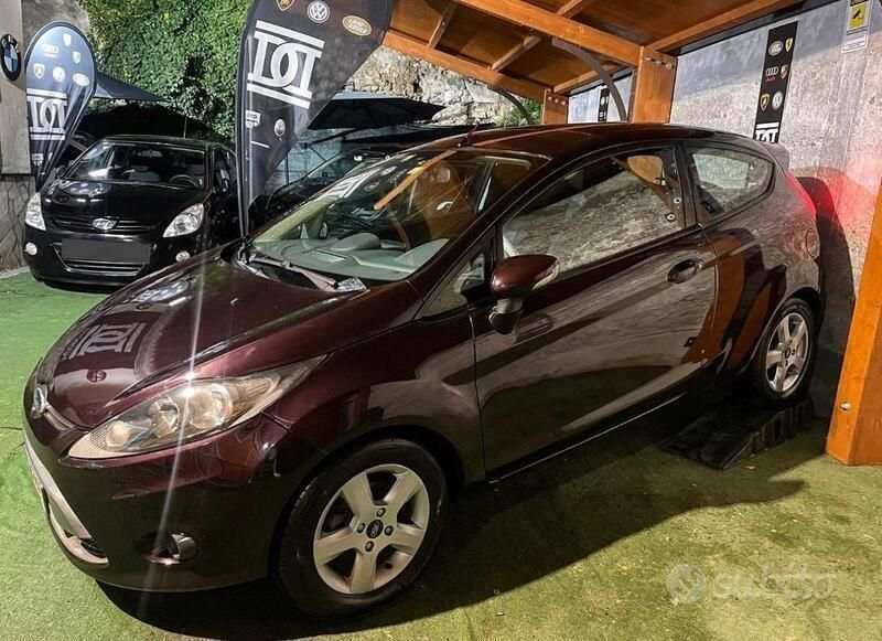 Usata Ford Fiesta Titanium 97 CV (71 kW) 2010 Nero Utilitaria