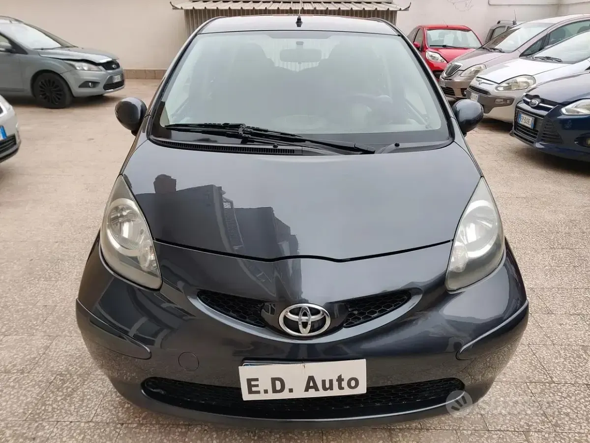 Usata Toyota Aygo Sol 54 CV (39 kW) 2006 Grigio Utilitaria