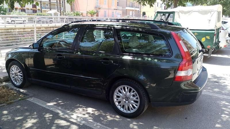 Usata Volvo V50 Kinetic 136 CV (100 kW) 2004 Verde Station wagon