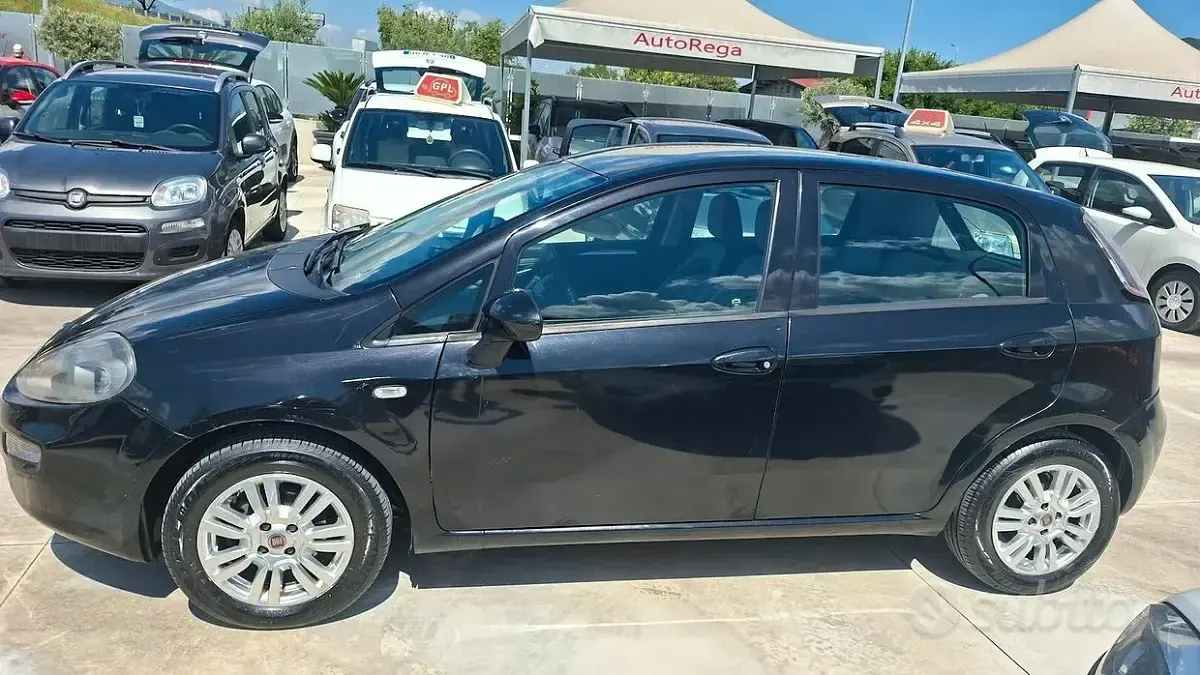 Usata Fiat Punto 77 CV (56 kW) 2012 Nero Utilitaria