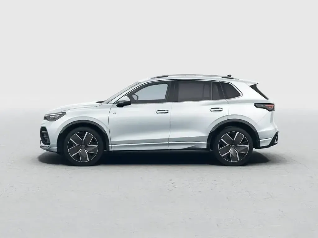 Nuova VW Tiguan R-line Plus 150 CV (110 kW) 2026 Dolomite silver metallizzato SUV