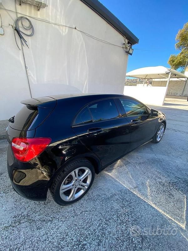 Usata Mercedes A180 122 CV (89 kW) 2013 Nero Berlina