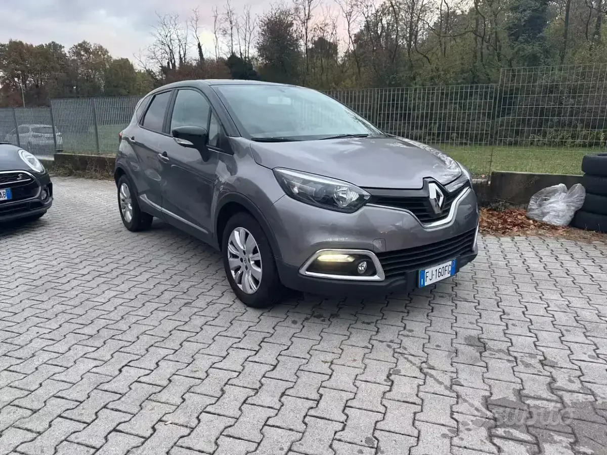 Usata Renault Captur Intens 90 CV (66 kW) 2014 Beige SUV