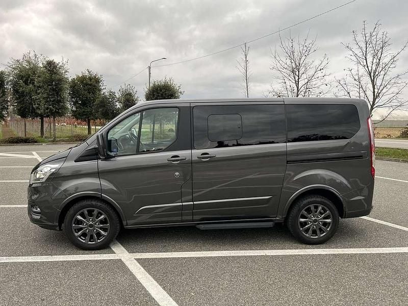 Usata Ford Tourneo Custom 185 CV (136 kW) 2021 Grigio Furgone