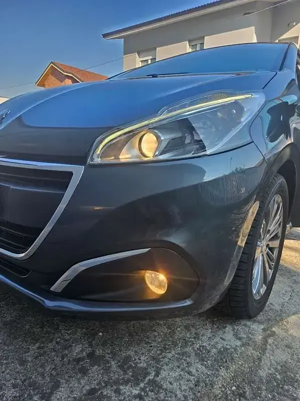 Usata Peugeot 208 Active 82 CV (60 kW) 2016 Grigio Utilitaria