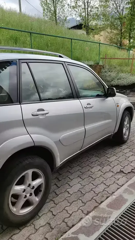 Usata Toyota RAV4 116 CV (85 kW) 2003 Grigio SUV