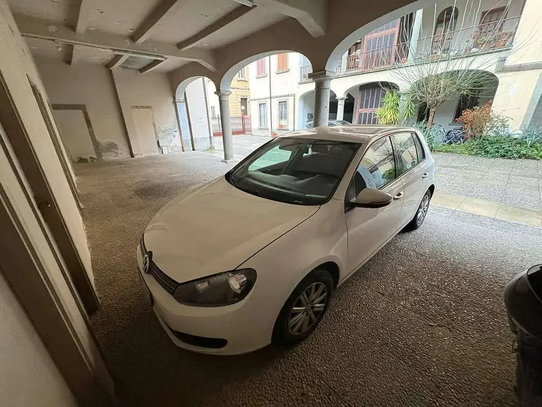 Usata VW Golf VI Comfortline 105 CV (77 kW) 2011 Bianco Utilitaria
