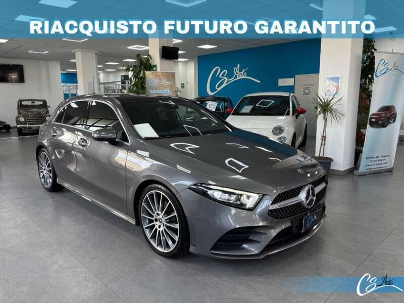 Grigio chiaro Usata 2019 Mercedes A200 AMG line Tre volumi | 29.999 € (Molto cara) - Immagine 1/4
