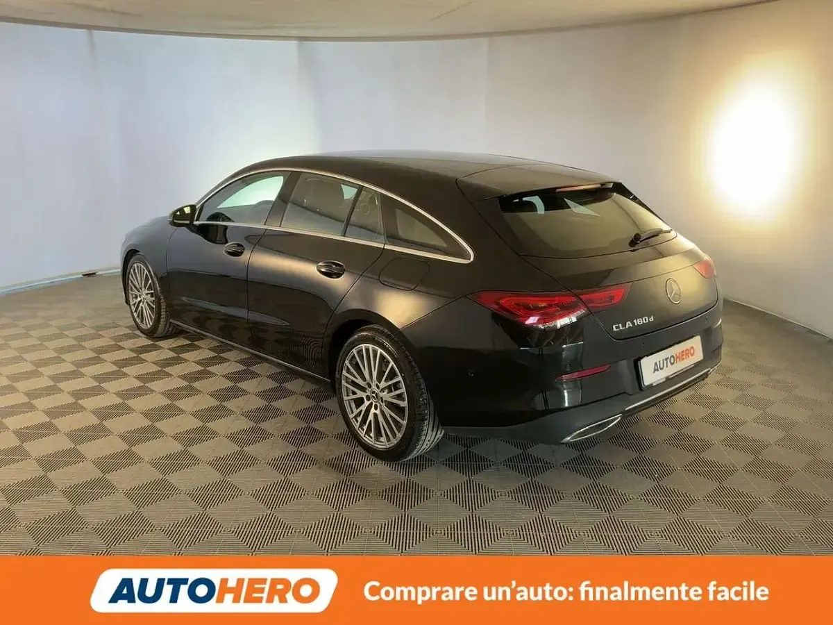 Usata Mercedes CLA180 Shooting Brake 116 CV (85 kW) 2023 Nero Station wagon