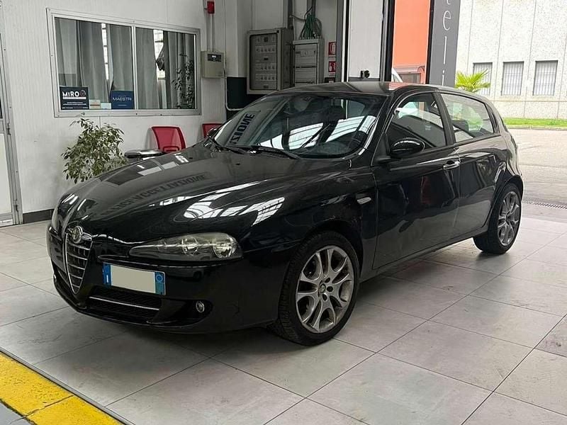 Usata Alfa Romeo 147 Distinctive 105 CV (77 kW) 2009 Nero Utilitaria