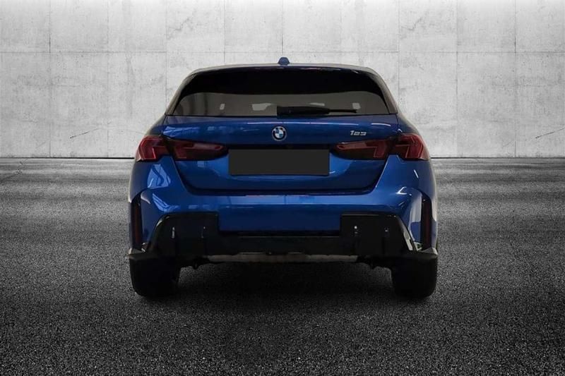 Usata BMW 123 M Sport 204 CV (150 kW) 2025 Blu/azzurro Utilitaria