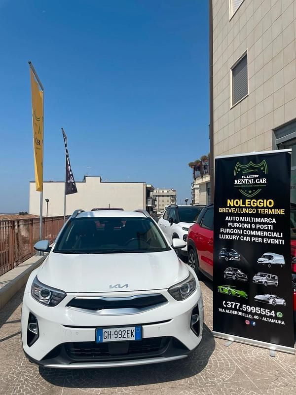 Usata Kia Stonic 84 CV (61 kW) 2021 Bianco SUV
