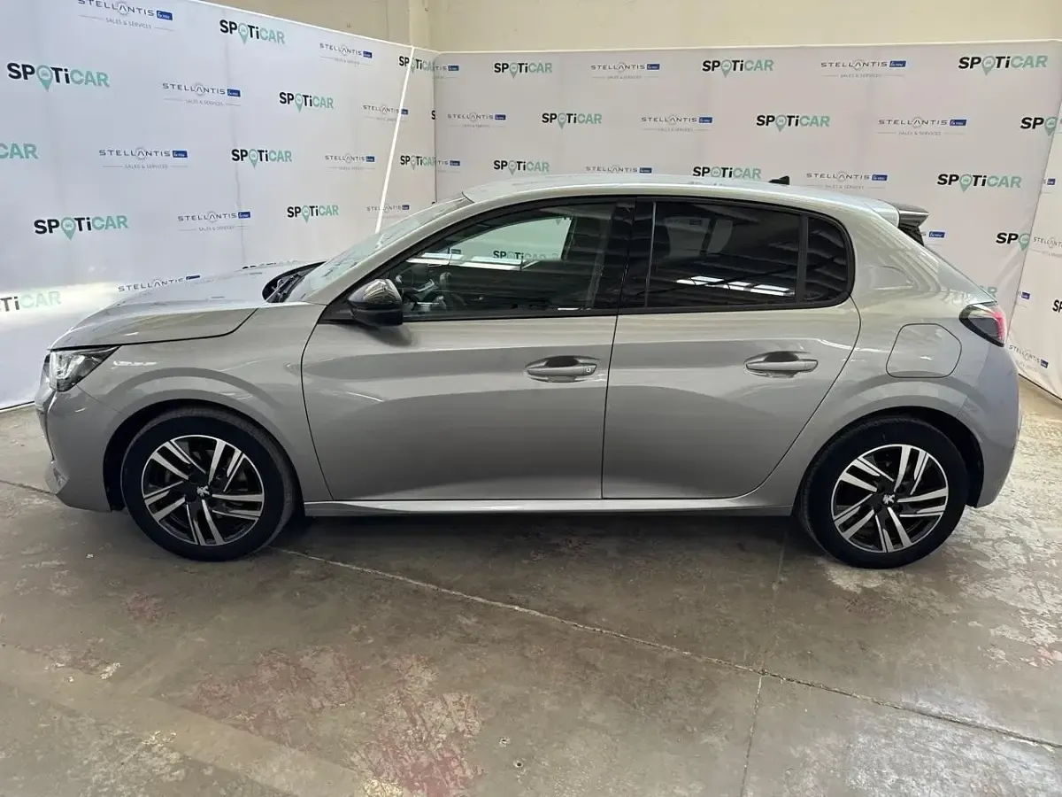 Usata Peugeot 208 Allure 101 CV (74 kW) 2023 Grigio Utilitaria