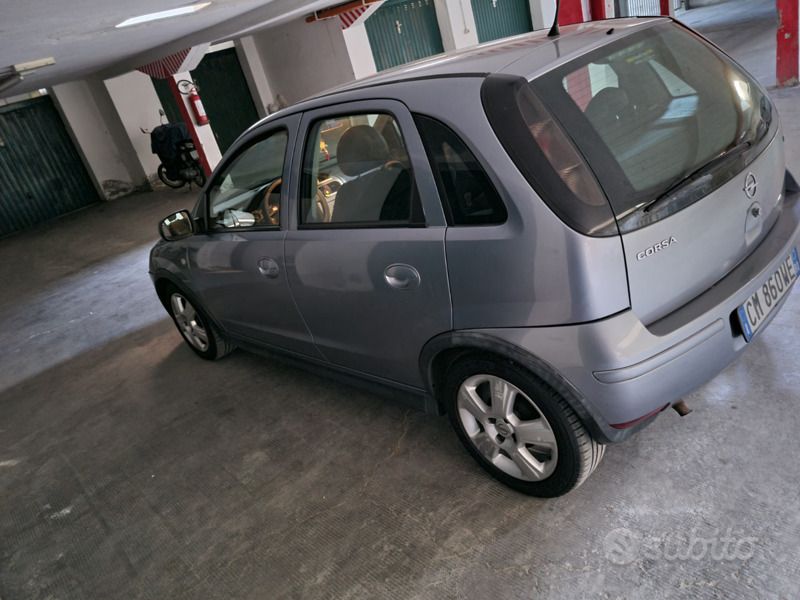 Usata Opel Corsa 60 CV (44 kW) 2004 Grigio Utilitaria