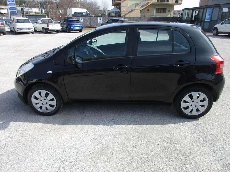 Usata Toyota Yaris Sol 69 CV (50 kW) 2007 Nero Utilitaria